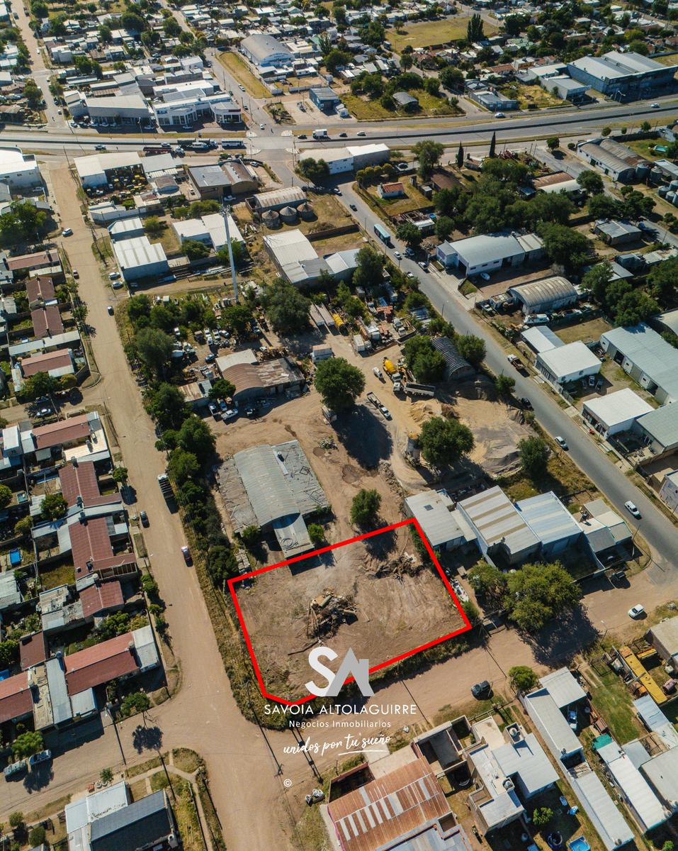 VENDE: EXCELENTE TERRENO EN ESQUINA APTO MULTIPLES USOS - Imagen 2