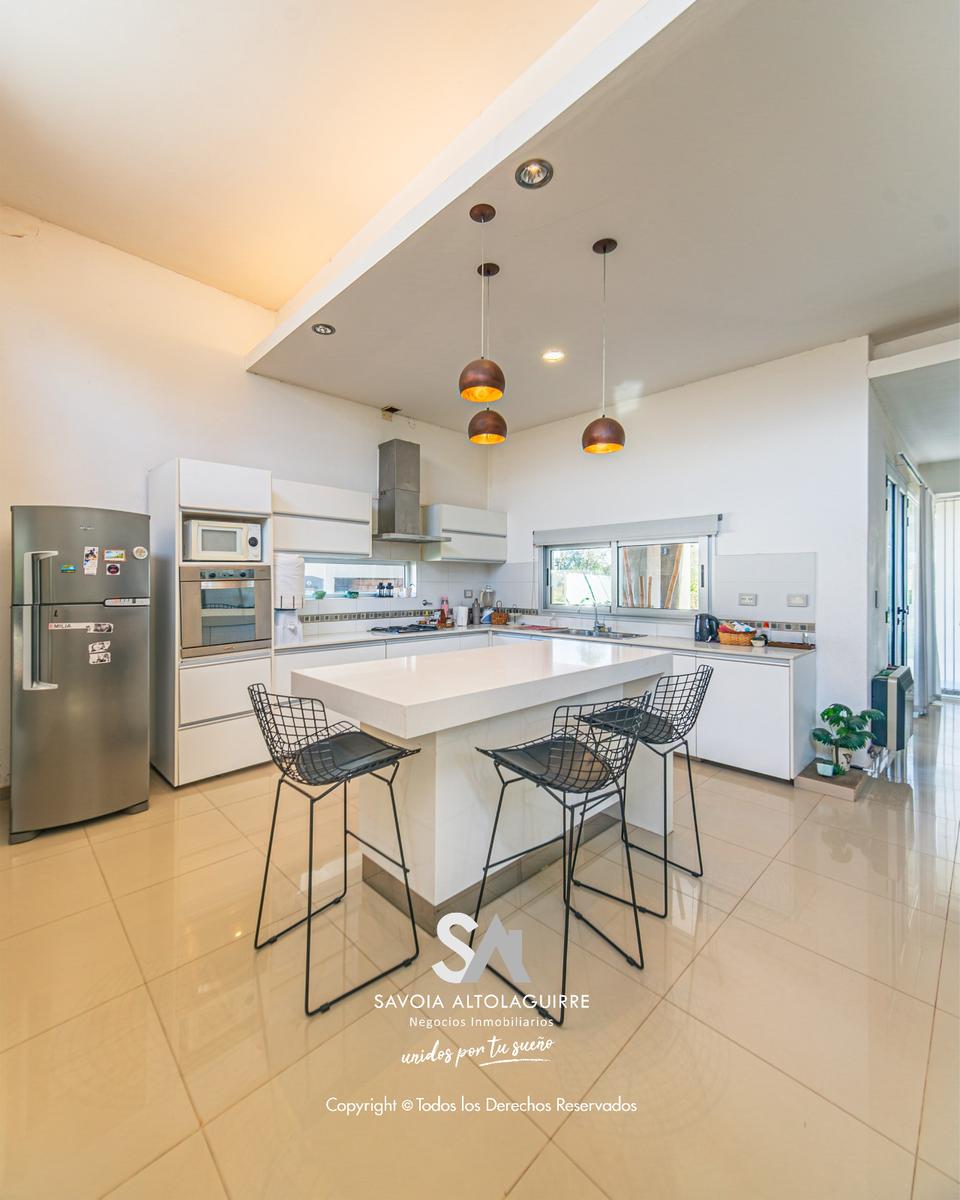 VENDE: CASA 3 DORMITORIOS CON PARQUE Y PILETA EN TOAY - Imagen 3